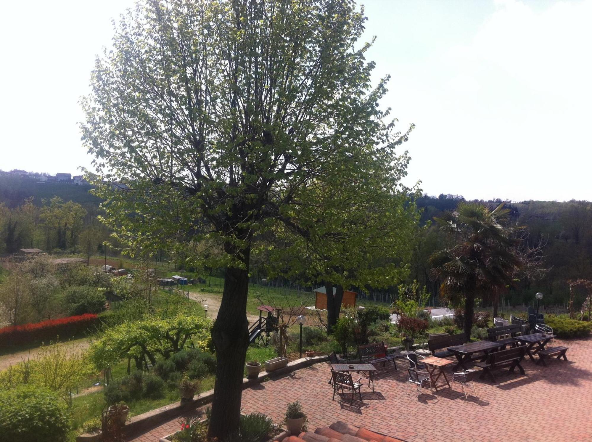 Agriturismo Tre Tigli Асти Екстериор снимка